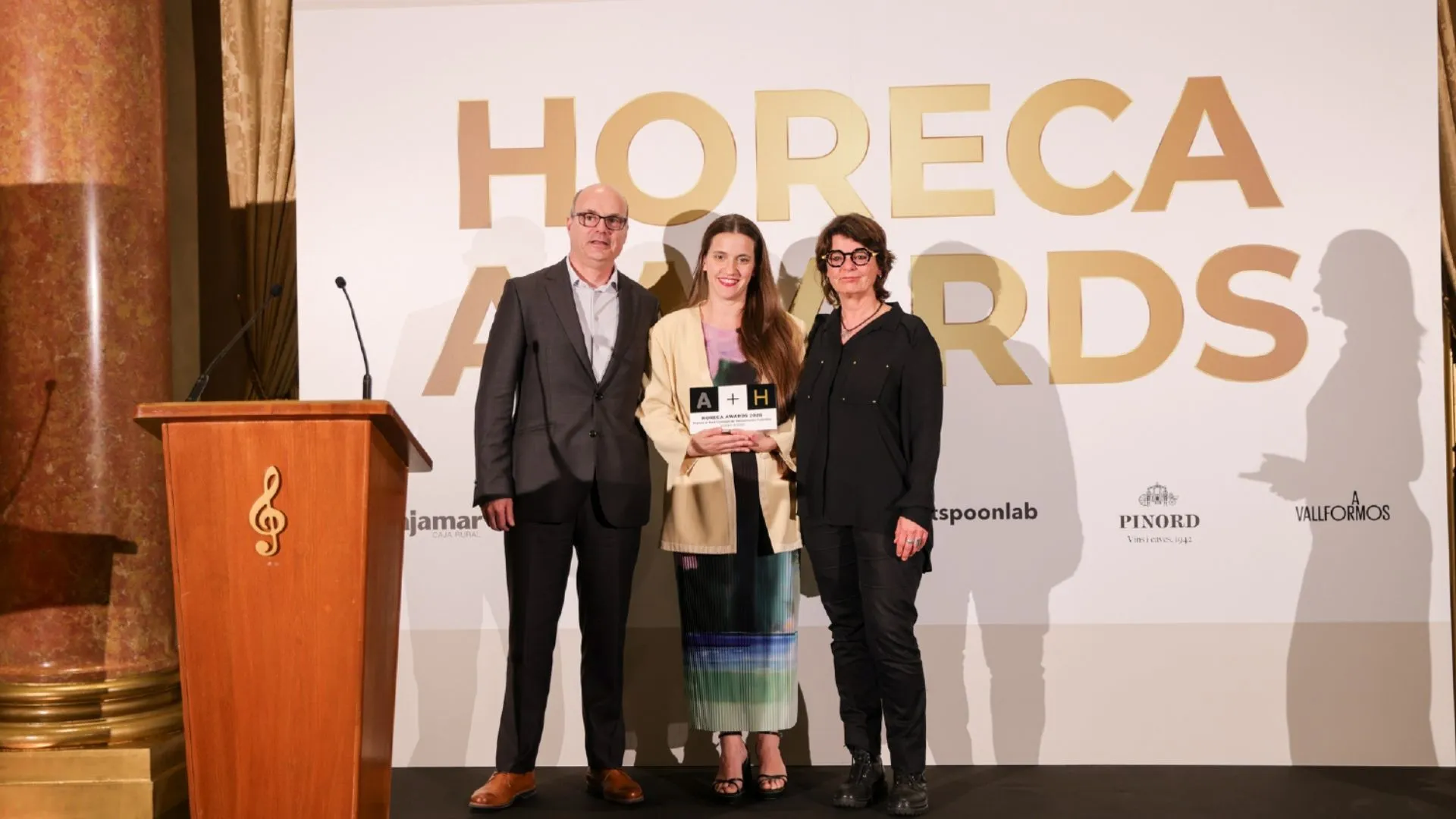 Equip de Eudec Food recollint el premi al Millor Projecte de Restauració Col·lectiva als Horeca Awards 2026